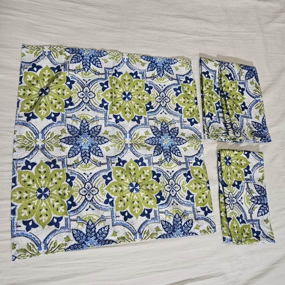 Set 4 Cloth Napkins 18x18 Blue Green Floral Microfiber Mediterranean Tile Table